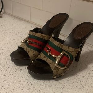 Gucci Women's Heels with Red and Green Stripes